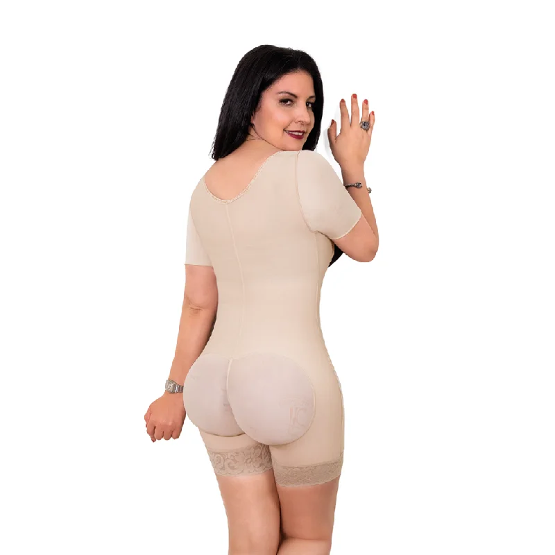 Short  Bodysuit with Central Hooks and sleeves  (Ref. O-015)