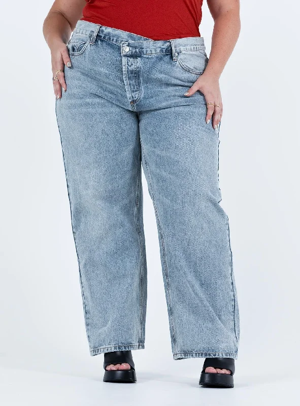 Holly Asymmetric Straight Leg Jean Light Wash Denim Curve