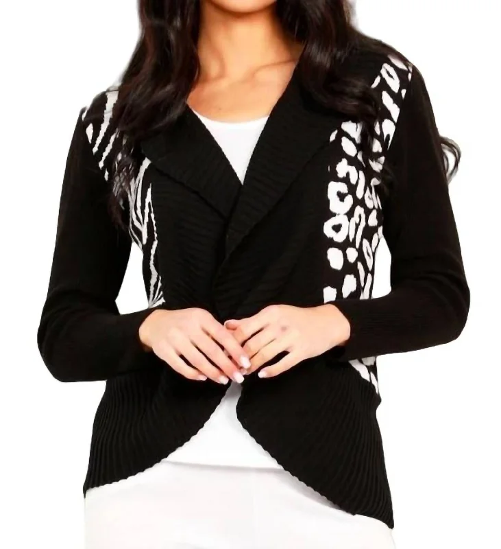 Animal Print Signature Wrap With Pin In Black/white