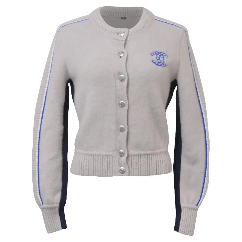 Chanel Buttoned Cardigan in Grey Cashmere