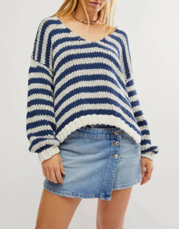 Portland Pullover Sweater In Blue And White Stripe